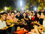 Tin tức - Vang tiếng ghita của các bạn trẻ hòa chung khí thế chờ xem diễu binh, diễu hành A80