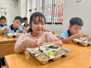 Tin tức - Dạy học 2 buổi/ngày: Phụ huynh "khổ vì đón con", trường loay hoay tìm giải pháp