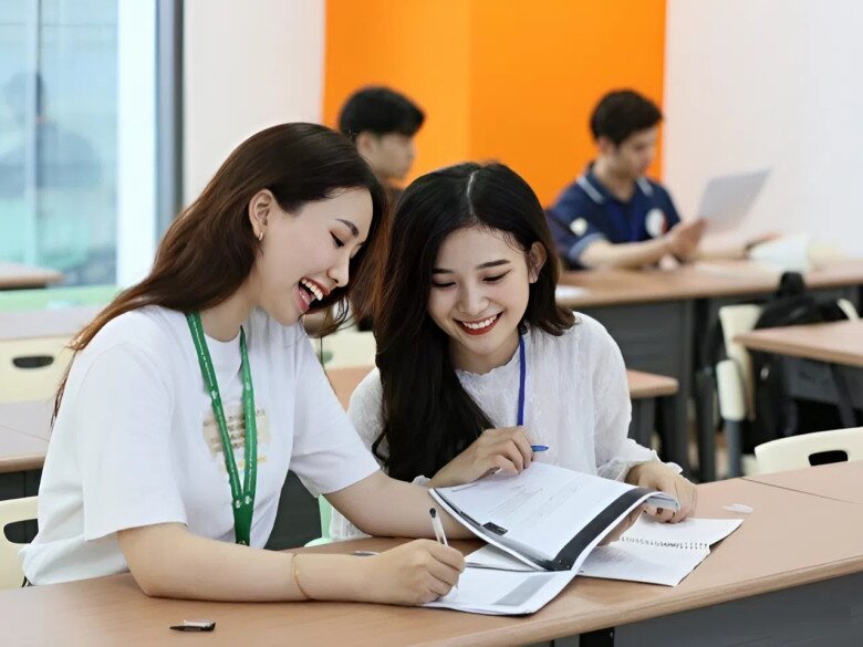 Ngành học ở Việt Nam dễ xin việc, thị trường luôn khát nhân lực, ra trường được amp;#34;săn đónamp;#34; với mức lương tới 100 triệu/tháng - 2