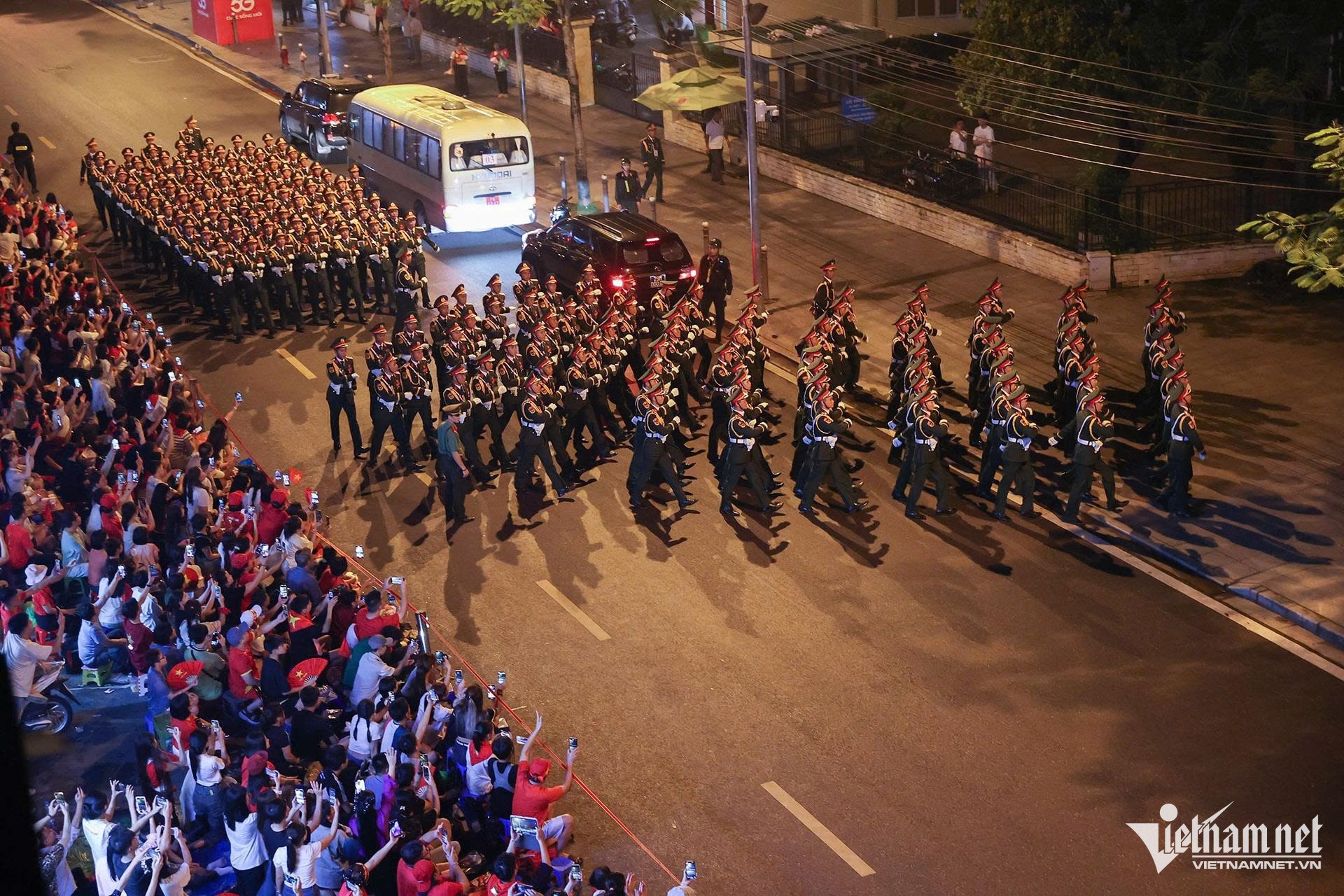 Dàn xe tăng, khí tài cùng vạn chiến sĩ hội tụ về Quảng trường Ba Đình - 3