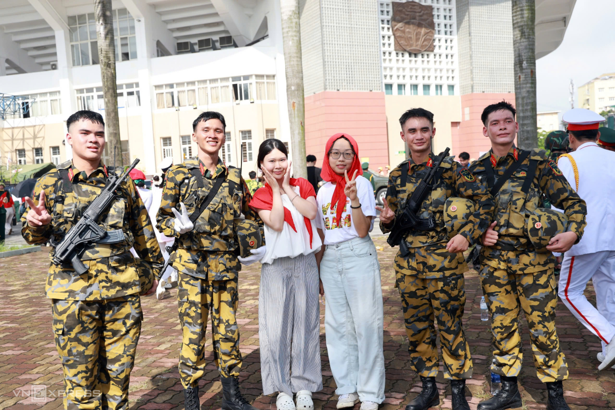 Hải - lục - không quân cùng khí tài diễu binh mừng Quốc khánh - 3