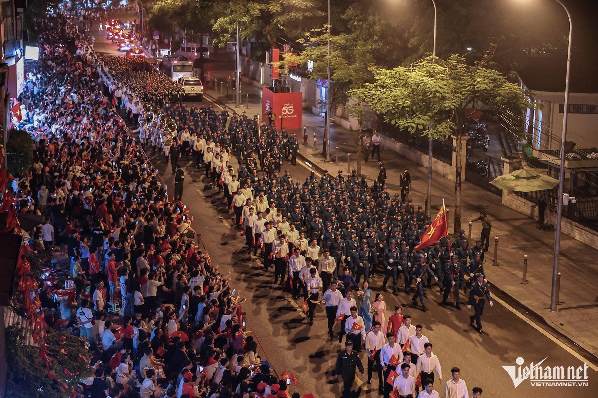 Dàn xe tăng, khí tài cùng vạn chiến sĩ hội tụ về Quảng trường Ba Đình - 7