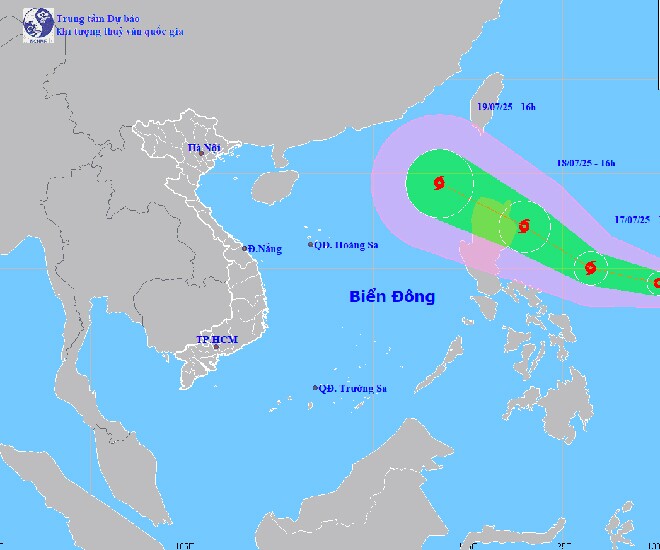Áp thấp nhiệt đới đang mạnh lên thành bão, tiến vào Biển Đông.
