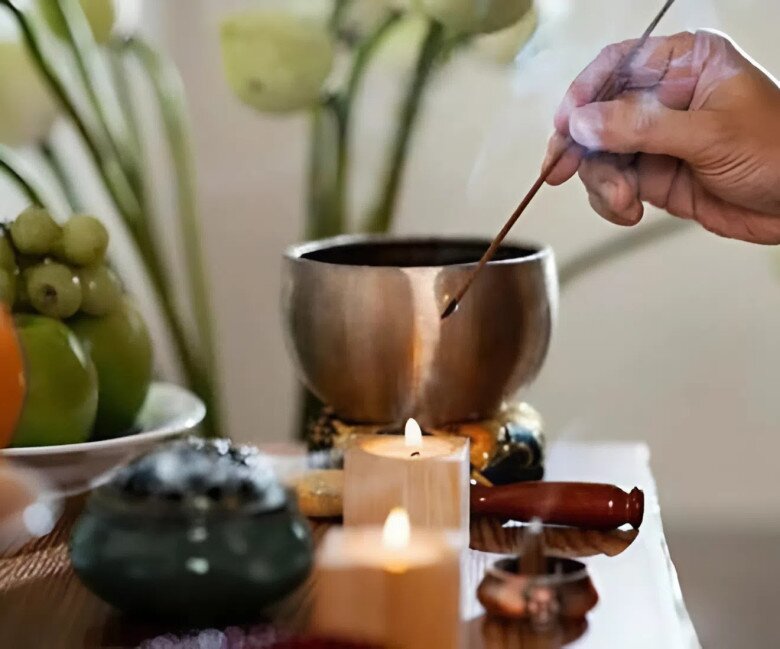 Văn khấn cúng mùng 1 tháng 7 năm Ất Tỵ, 3 việc nên làm và 5 điều đại kỵ khi thắp hương để hanh thông, đem lại may mắn - 1