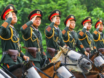Dàn kỵ binh cảnh sát cơ động tập luyện diễu binh, diễu hành Quốc khánh 2/9