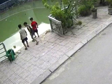 Ra gần giếng làng để chơi, 2 anh em ruột bị đuối nước tử vong