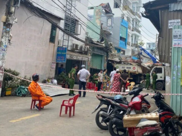 TP.HCM: Nổ tại công ty sản xuất kính, nhiều nhà hư hỏng