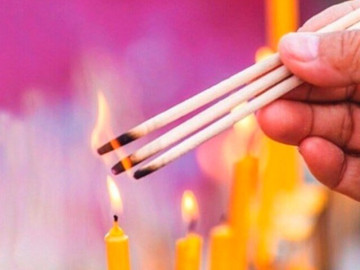 Khung giờ đẹp thắp hương ngày mai - mùng 1 tháng 7 năm Ất Tỵ, 5 thứ kiêng kỵ đặt lên bàn thờ ngày đầu tháng cô hồn