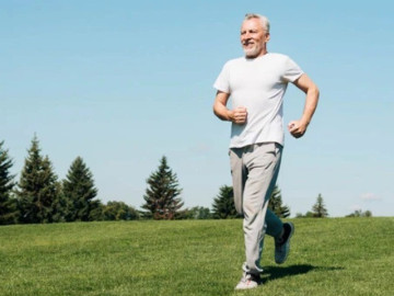 Vì sao người già nên đi bộ 30 phút mỗi ngày?