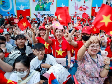 Tặng 100.000 đồng/người cho toàn dân: Người lao động bất ngờ, hào hứng