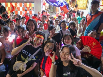 Đêm trắng của hàng trăm ngàn người dân háo hức chờ xem diễu binh A80