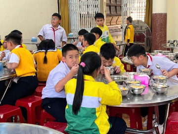 Vụ tố cáo nhập thực phẩm bẩn vào trường tiểu học: Hiệu trưởng khẳng định đã xử lý kịp thời