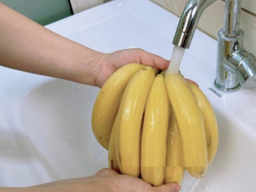 Chuối chín mua về nhanh hỏng, làm 5 điều này để cả tuần chuối vẫn vàng ươm không thâm xỉn hay nát nhũn