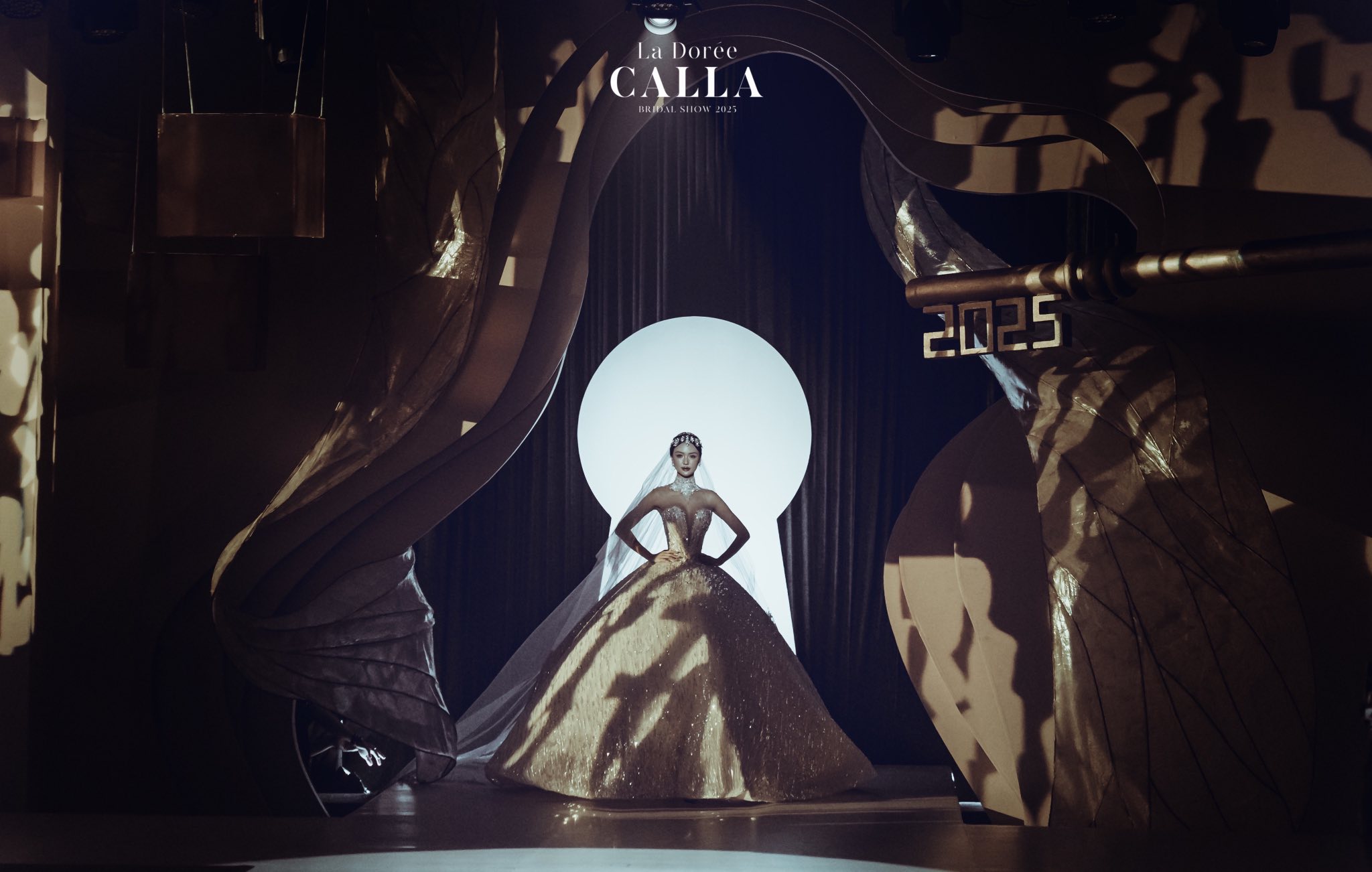 Á hậu cẩm ly đốn tim khán giả khi hóa thân thành cô dâu xinh đẹp trong calla show 2025 - 5