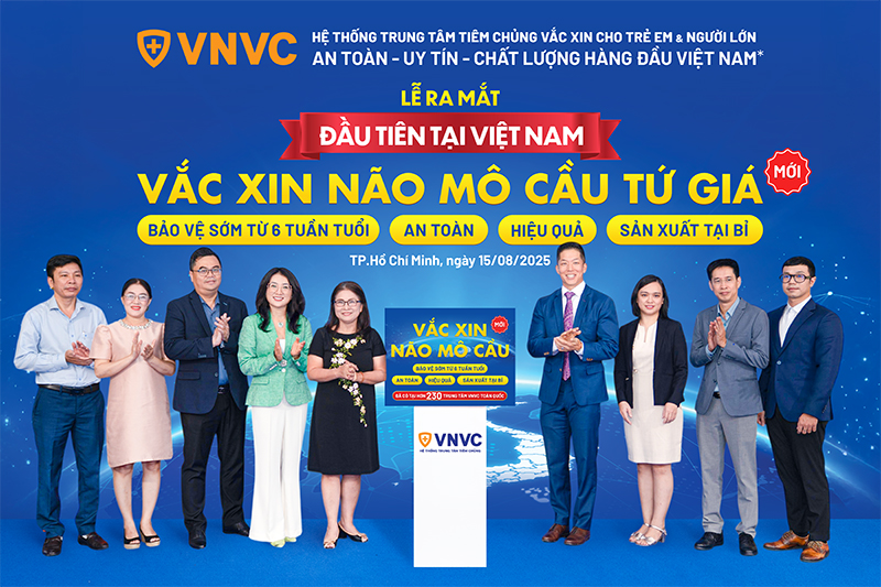 Hệ thống Tiêm chủng VNVC công bố ra mắt và triển khai tiêm vắc xin não mô cầu mới tại Việt Nam, bảo vệ sớm cho trẻ em từ 6 tuần tuổi tại gần 240 trung tâm trên toàn quốc sáng 15/8. Ảnh: Mộc Thảo