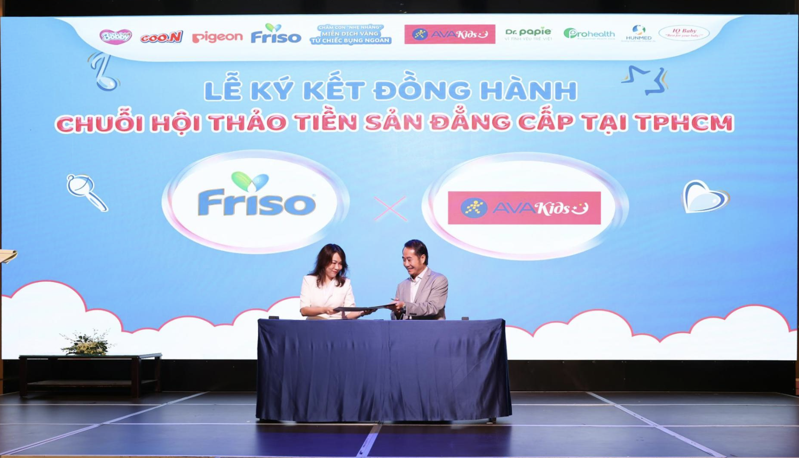 Đại diện hai thương hiệu lớn ký kết hợp tác, cùng mẹ mở ra hành trình thai kỳ trọn vẹn và vững vàng