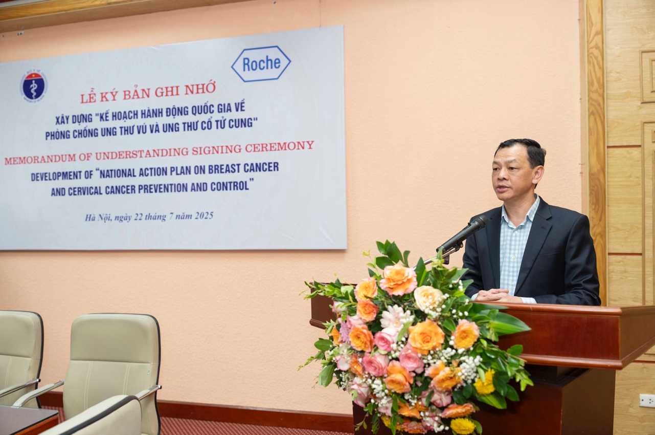 Tham dự lễ ký kết có TS. BS. Nguyễn Tri Thức, Thứ trưởng Bộ Y tế