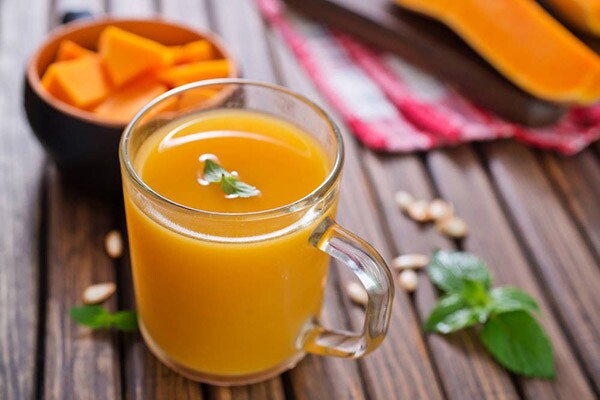 Nước bí ngô giúp giảm phù nề, hỗ trợ tiêu hóa, ít calo nhưng giàu vitamin A, C, kali, vừa giữ dáng thon gọn vừa làm sáng da, tăng sức đề kháng hiệu quả.