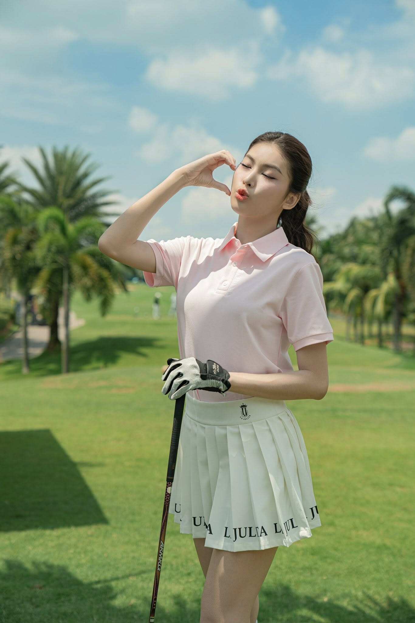 Á hậu Việt Nam bị đồn sắp làm dâu hào môn sở hữu đôi chân dài 1m1, mặc cắt khoét khoe dáng amp;#34;bốc lửaamp;#34;, ngó túi hiệu mà choáng ngợp - 6