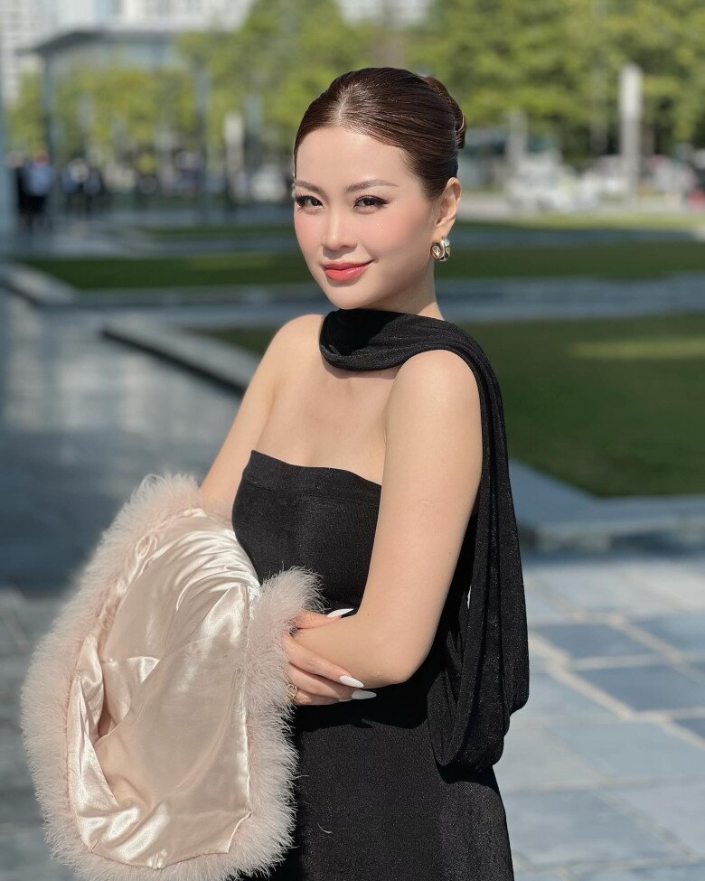 Ở tuổi 34, không chỉ có hôn nhân hạnh phúc, Á hậu Diễm Trang còn ngày càng thăng hạng nhan sắc và có cuộc sống sang chảnh đáng ngưỡng mộ.