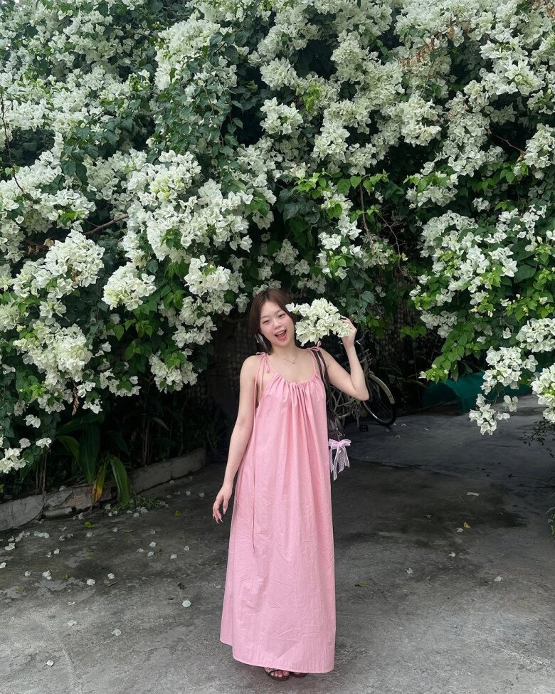 Thời trang đa dạng từ dịu dàng, gợi cảm đến cá tính của con gái Hoa hậu Thu Hoài. 
