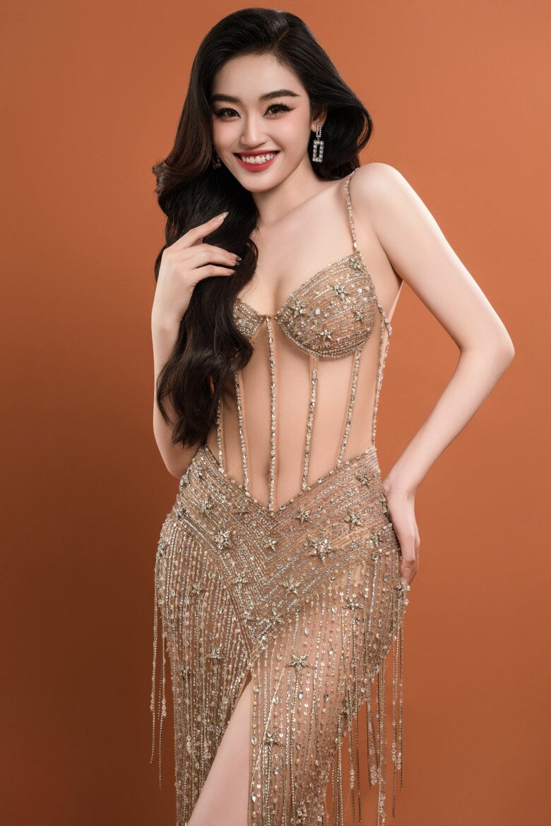 Dù mới 21 tuổi, Yến Nhi đã xuất sắc vượt qua nhiều thí sinh để liên tục lọt top cao trong những phần thi phụ.