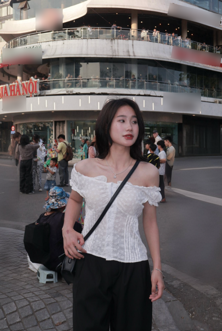 Với vẻ đẹp rạng rỡ và sự tự tin toát ra từ ánh mắt, Lò Thị Phương Thảo đã trở thành nguồn cảm hứng cho nhiều bạn trẻ, đặc biệt là các cô gái đang ấp ủ ước mơ khoác lên mình màu áo xanh của lực lượng vũ trang. br /
br /
img src/upload/3-2025/images/2025-08-24/1756004028-10-154-width1200height1799.jpg width660 /br /
Sự xuất hiện của Phương Thảo đã góp phần lan tỏa hình ảnh đẹp của người chiến sĩ công an nhân dân, đặc biệt là khi Lễ kỷ niệm 80 năm Quốc khánh 2/9 đang đến gần.