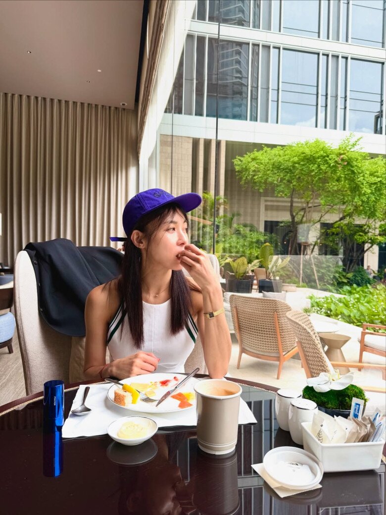 Ha Ji Won không ăn kiêng hà khắc mà theo đuổi nguyên tắc ăn ít muối, ít natri và ưu tiên thực phẩm nguyên bản.