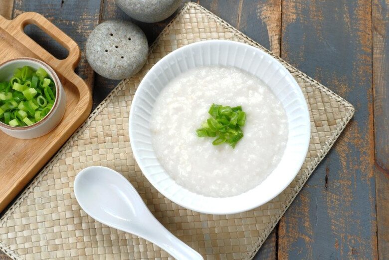 Thay vì ăn cơm, nữ diễn viên xứ Trung chọn cháo trắng.