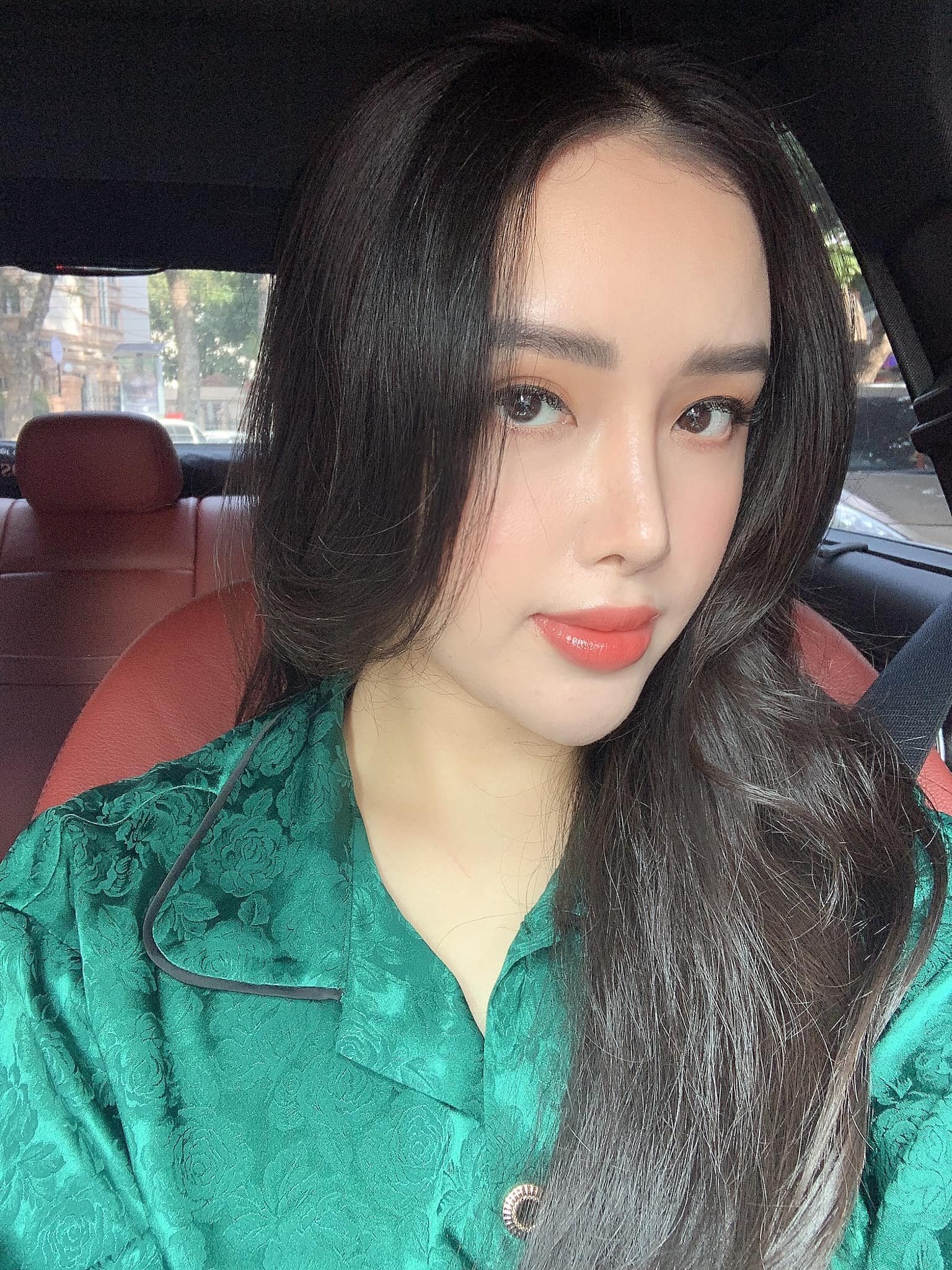 Mai Ngọc Phượng gây ấn tượng với gương mặt sắc sảo, làn da trắng mịn và đường nét hài hòa.