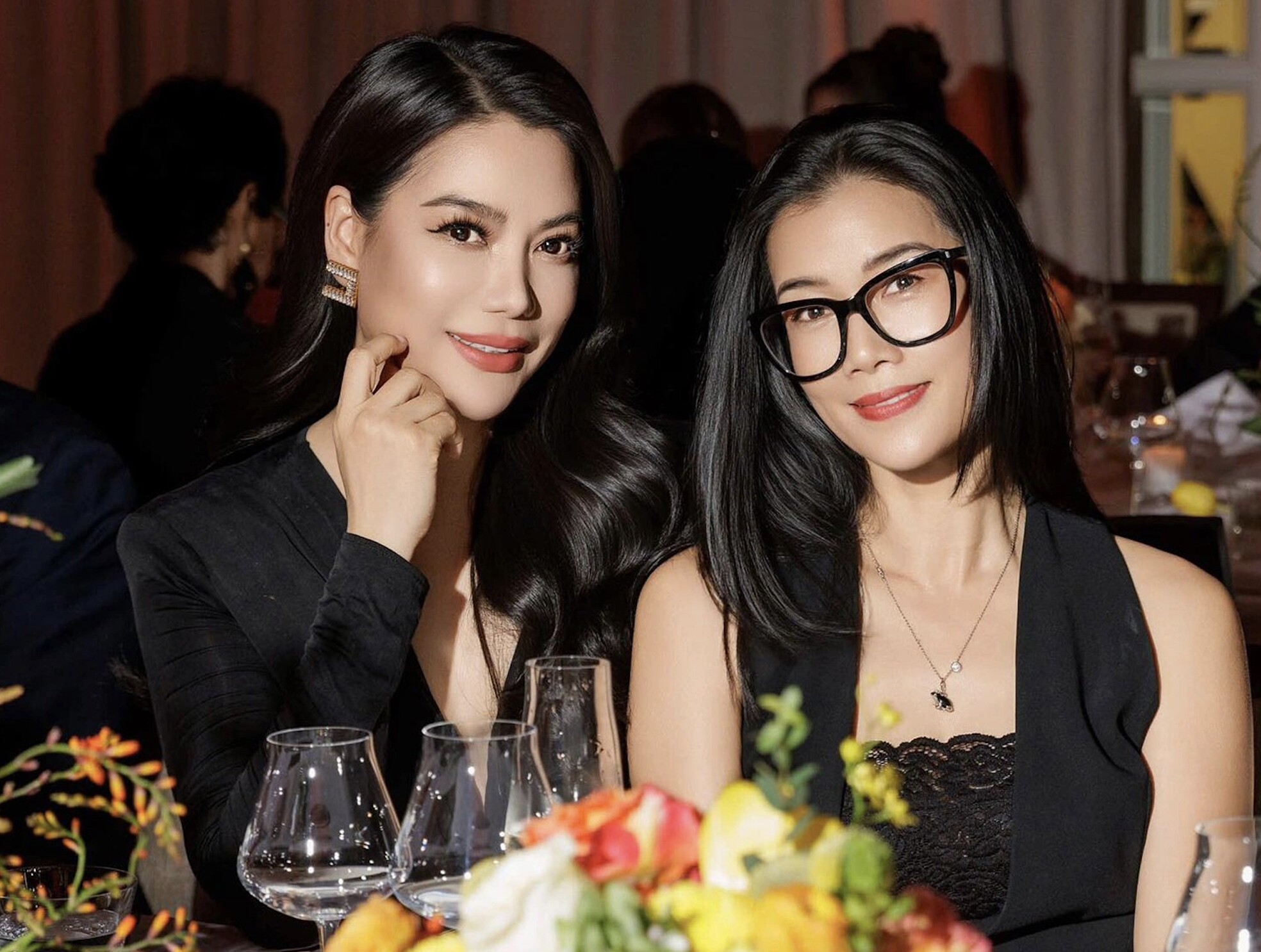Ở tuổi 50, Kim Oanh vẫn khiến dân tình xuýt xoa bởi nhan sắc xinh đẹp, gu thời trang sành điệu không hề kém cạnh các mỹ nhân Vbiz.
