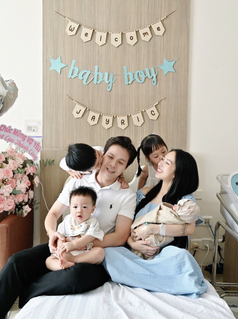 Ở tuổi 26, Joyce Phạm đã là mẹ 4 con.