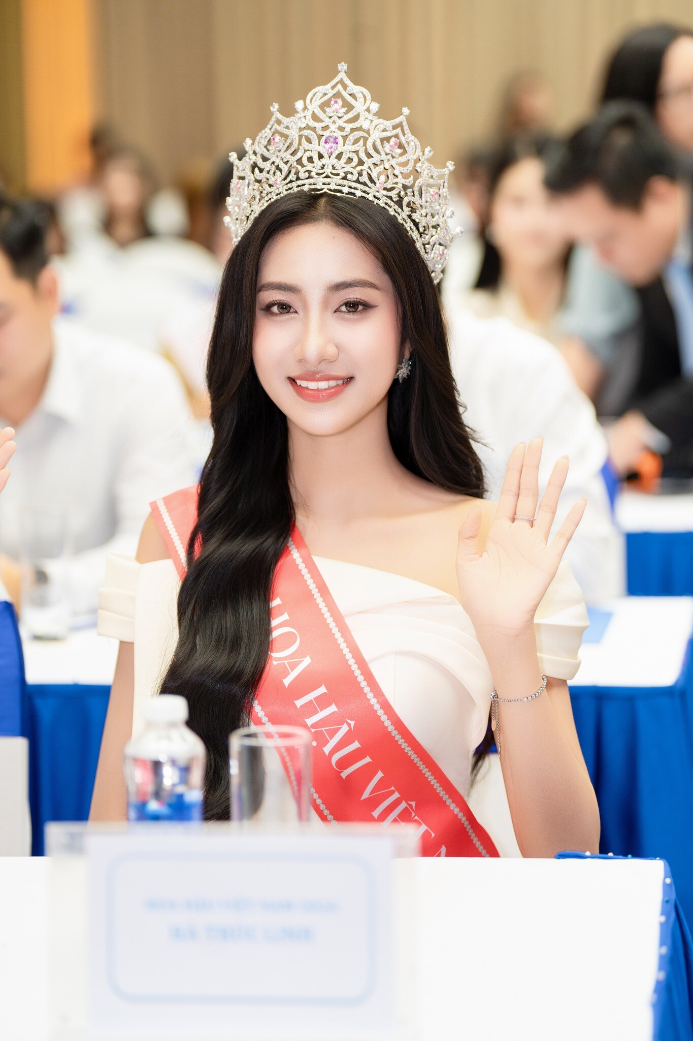Cận cảnh nhan sắc của Tân Hoa hậu Việt Nam 2024 Hà Trúc Linh, 21 tuổi đến từ Đắk Lắk.