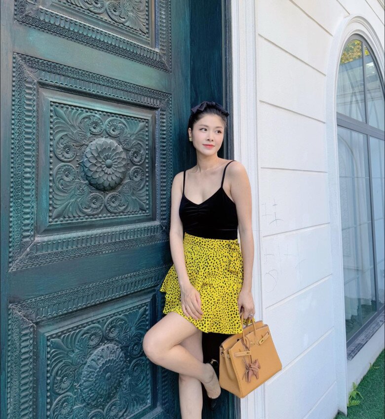 Hot girl lấy nam ca sĩ nổi tiếng, 40 tuổi da dẻ như em bé, ở biệt thự 2 triệu đô, túi hiệu bày la liệt như amp;#34;chơi đồ hàngamp;#34; - 10