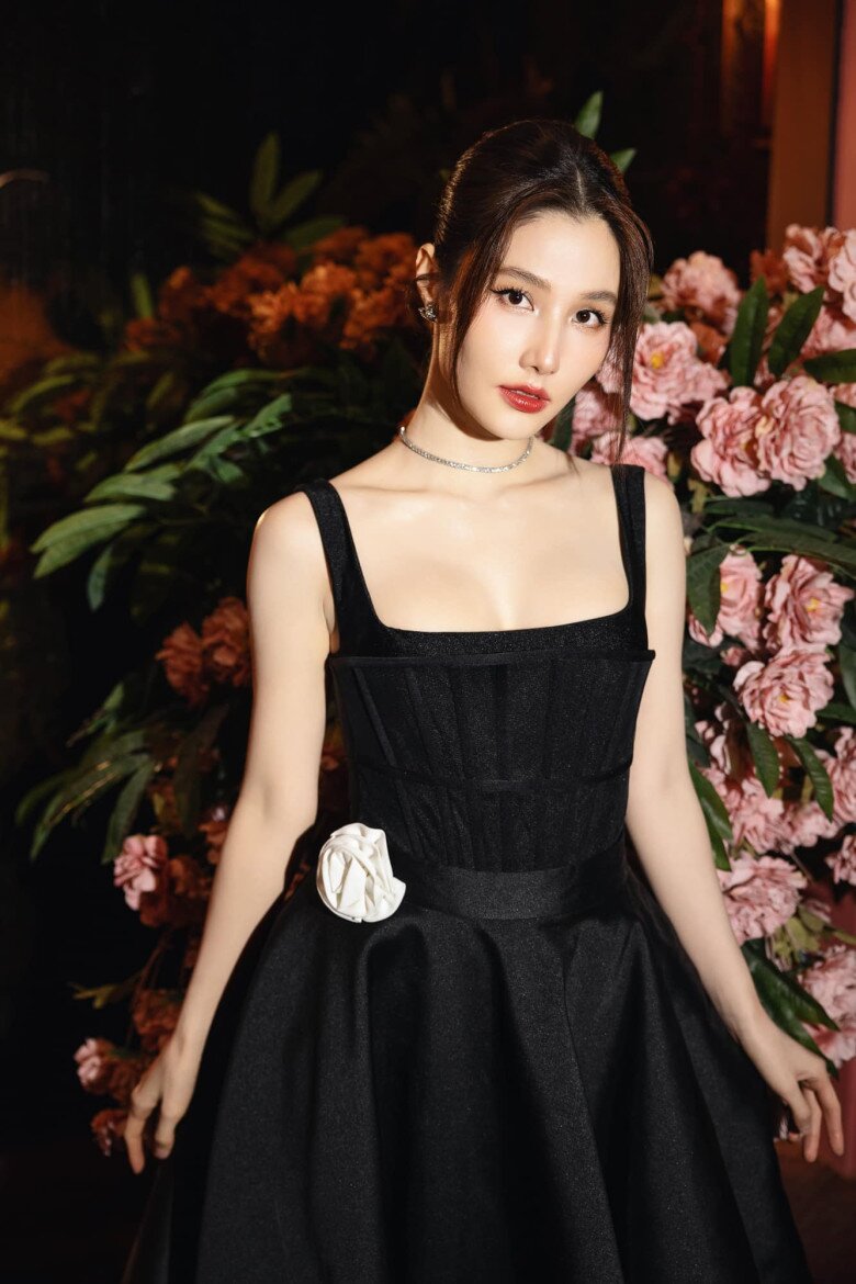 Nhan sắc xinh đẹp cùng thần thái rạng rỡ, sang chảnh hết nấc của Diễm My 9x khi tham gia các sự kiện.