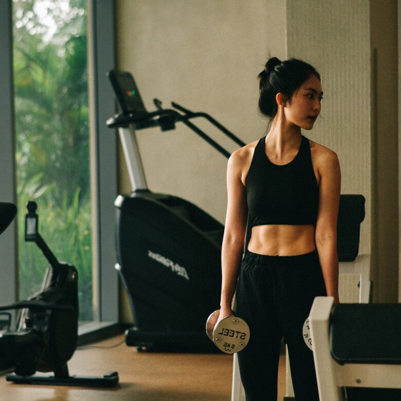 Bên cạnh việc ăn chay trường, Helly Tống cũng chăm chỉ tập luyện để duy trì hình thể săn chắc, thon gọn.
