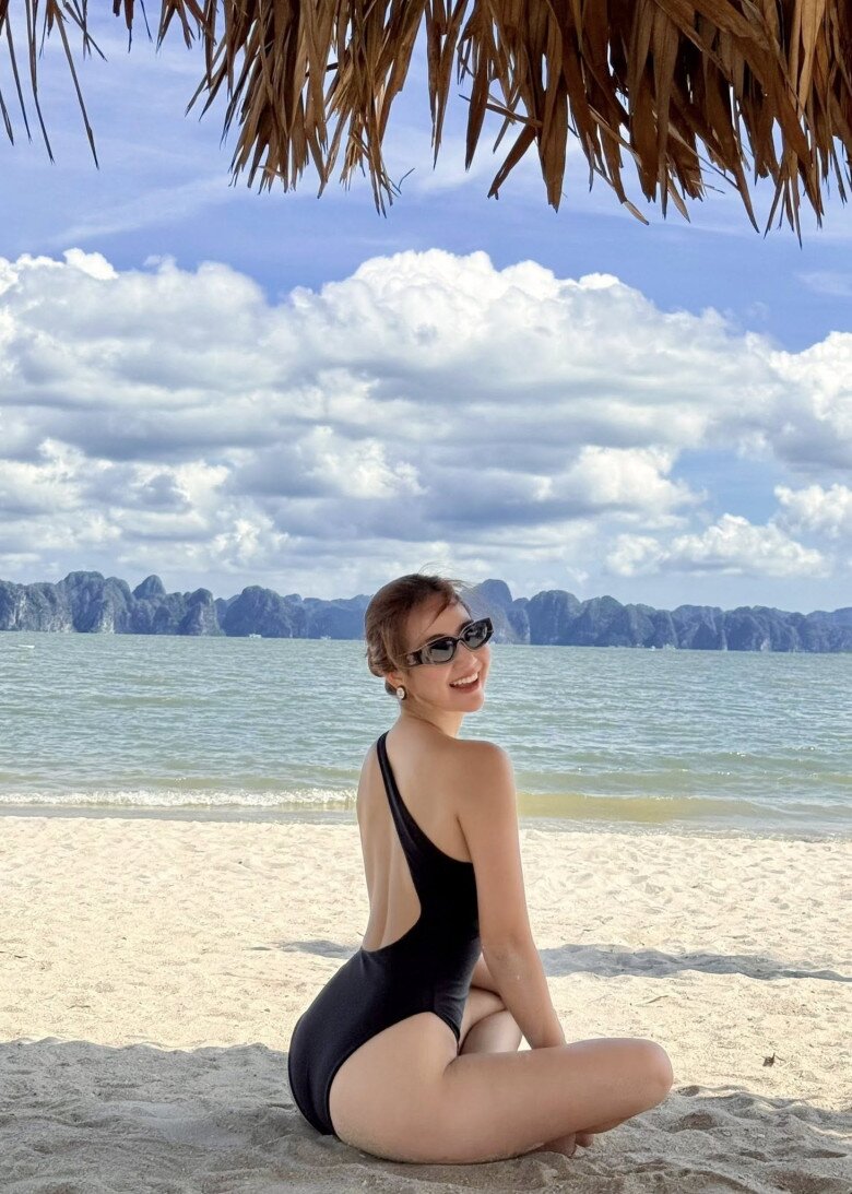 Ở tuổi 35, Huyền Lizzie ngày càng chứng minh nhan sắc và thần thái khó ai bì kịp. Không chỉ là gương mặt quen thuộc trên màn ảnh, cô còn là biểu tượng mới cho vẻ đẹp gợi cảm, sang trọng nhưng không phô trương, chinh phục cả ánh nhìn lẫn trái tim người hâm mộ.