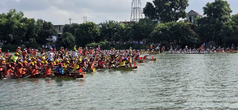 Nổi bật trong chuỗi hoạt động kỷ niệm 80 năm Quốc khánh 2/9 tại Quảng Trị chính là Lễ hội đua, bơi thuyền truyền thống trên sông Kiến Giang – di sản văn hóa phi vật thể cấp Quốc gia, được duy trì tổ chức vào dịp Tết Độc lập hằng năm. Đây không chỉ là một hoạt động thể thao, mà còn là ngày hội văn hóa lớn của người dân địa phương, thu hút đông đảo nhân dân và du khách gần xa.