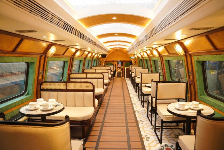 Cận cảnh không gian bên trong của Đoàn tàu Hà Nội 5 cửa ô (The Hanoi Train) ra mắt chào mừng 80 năm Quốc khánh 2/9.
