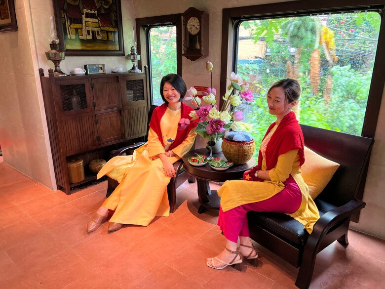 Trong suốt hành trình, du khách sẽ được thưởng thức nhiều loại hình văn hóa nghệ thuật truyền thống như: Dân ca quan họ, ca trù, hát chèo, hát xẩm…Tàu có 3 chuyến/ngày, ban ngày chạy tuyến Hà Nội - Từ Sơn tham quan Đền Đô, buổi tối chạy vòng quanh thành phố qua nhiều ga lớn, góp phần quảng bá du lịch và lan tỏa giá trị văn hóa dân tộc.