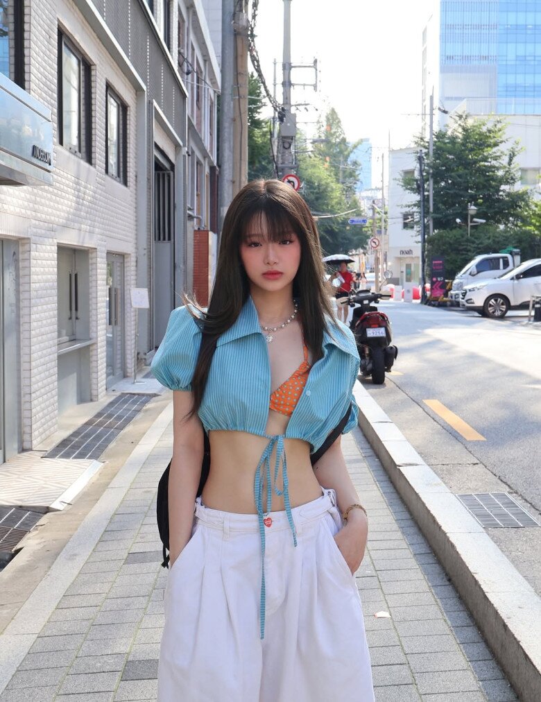 Hình ảnh hot girl tuổi teen nông nổi ngày nào giờ đã nhường chỗ cho một Linh Ka trưởng thành, quyến rũ và đầy tự tin. Hot girl cũng chứng minh bản thân khi lấn sân ở các lĩnh vực: ca sĩ, KOL hay mẫu ảnh…