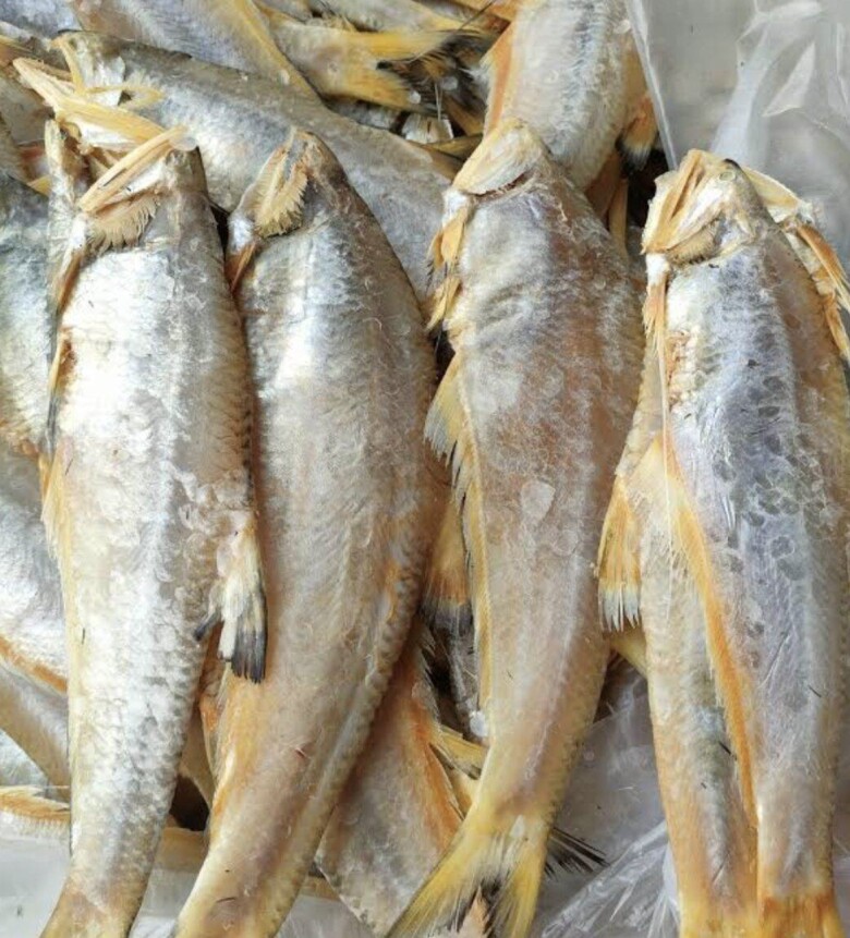 Khô cá lẹp được nhiều người ưa chuộng, mua tích trữ trong nhà để dùng dần. 