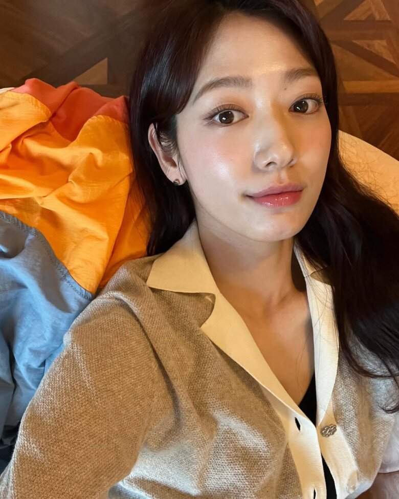 Ở tuổi 35 và từng trải qua một lần sinh nở, Park Shin Hye vẫn giữ được vóc dáng thon gọn, làn da rạng rỡ nhờ duy trì chế độ ăn khoa học và bí quyết giảm cân với dưa leo.