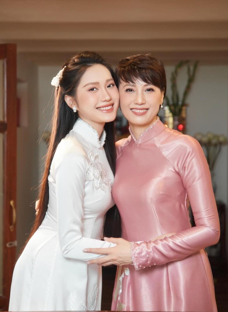 Visual như chị em với con gái của cô Phương Mai - mẹ ruột Doãn Hải My (tức vợ cầu thủ Đoàn Văn Hậu).