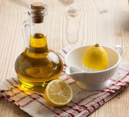 Mỹ nhân 6X thường kết hợp chanh và dầu olive để làm thành nước uống mỗi sáng. (Ảnh minh hoạ)