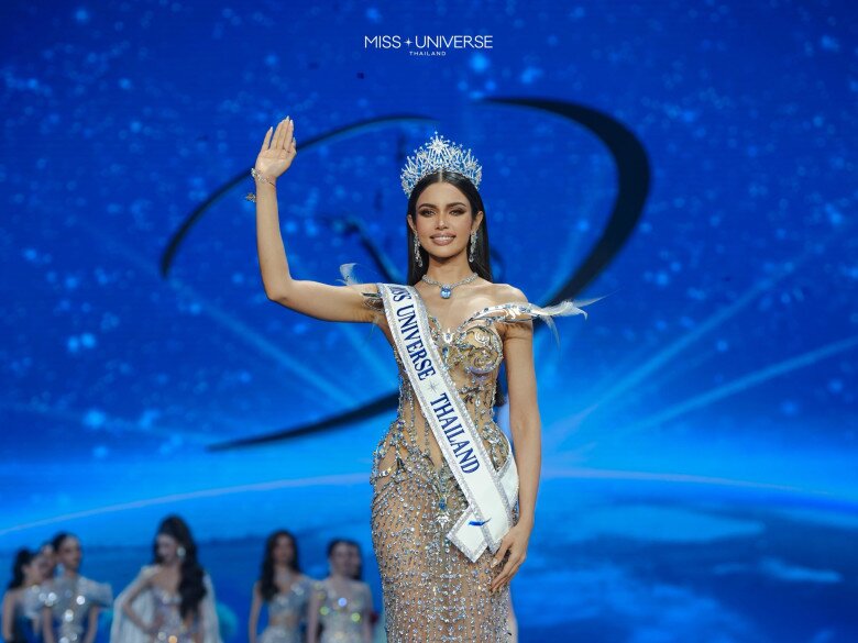 Veena Praveenar Singh đăng quang Miss Universe Thailand sau 8 năm theo đuổi cuộc thi sắc đẹp này.
