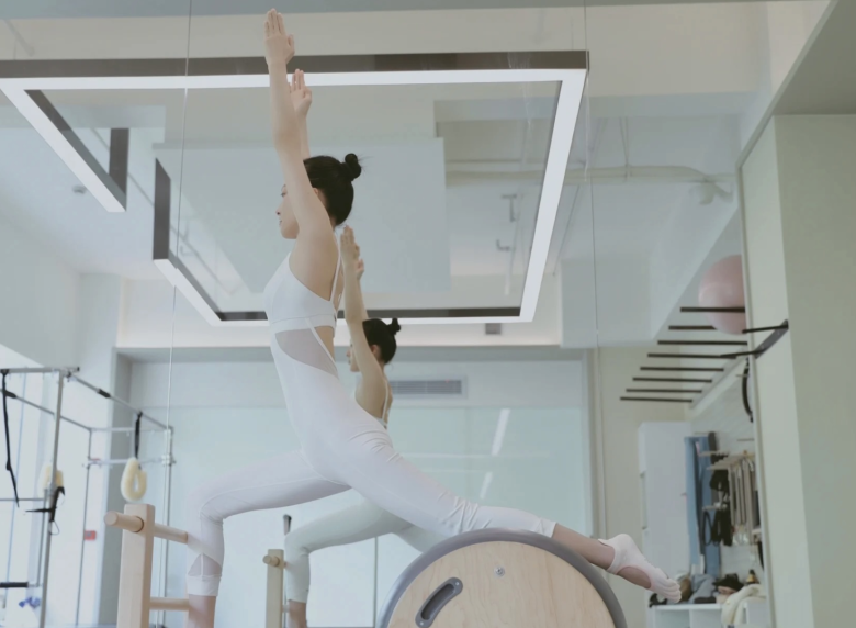 Trương Thiều Hàm duy trì tập luyện pilates suốt nhiều năm để giữ vóc dáng thon gọn.
