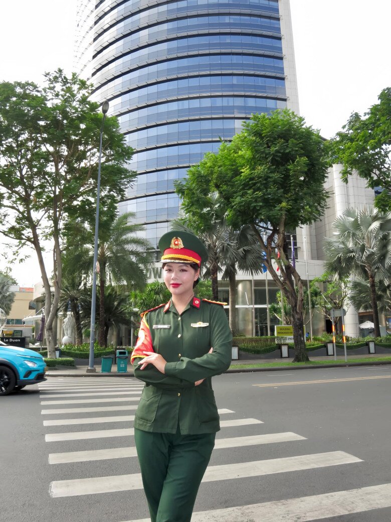 Trước đó, Ngô Lâm Phương cũng từng gây sốt tại Lễ diễu binh, diễu hành kỷ niệm 50 năm ngày Giải phóng miền Nam, thống nhất đất nước.