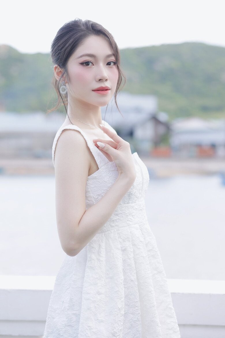 Hoa hậu Thanh Thảo sở hữu vẻ ngoài trong trẻo, xinh đẹp cùng thành tích học tập tốt.