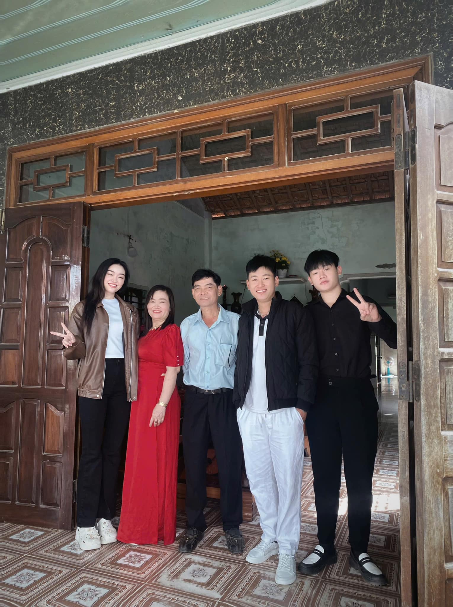 Gia đình Hoa hậu Yến Nhi ở quê nhà.
